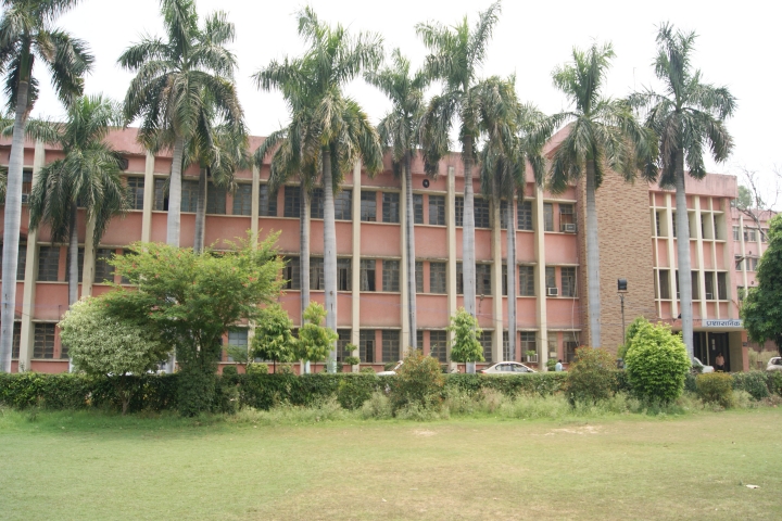 https://cache.careers360.mobi/media/colleges/social-media/media-gallery/6180/2018/10/12/Campus View of Lala Lajpat Rai Memorial Medical College Meerut_Campus-View.jpg